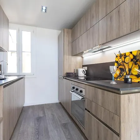 Cosy 1 Bdr Near Garibaldi Square - Top Floor & Ac Niza Exterior foto