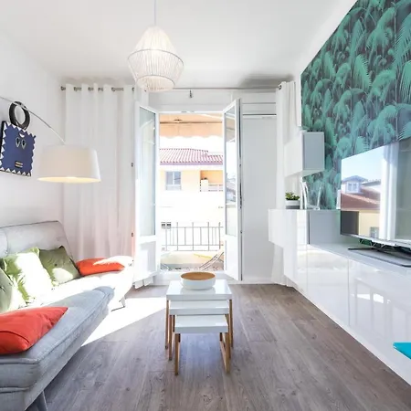 Cosy 1 Bdr Near Garibaldi Square - Top Floor & Ac Niza Exterior foto